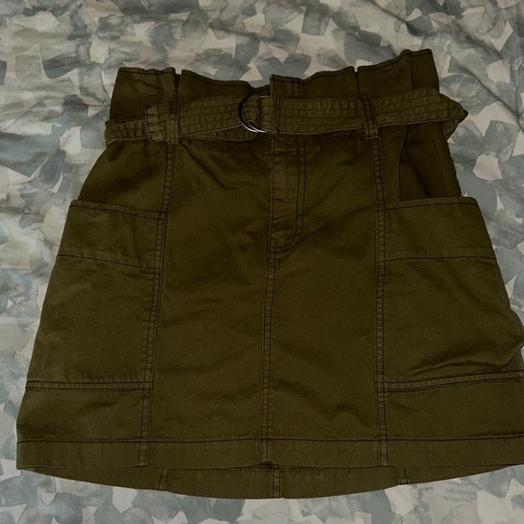Cute green skirt with pockets - Picture 1 of 2